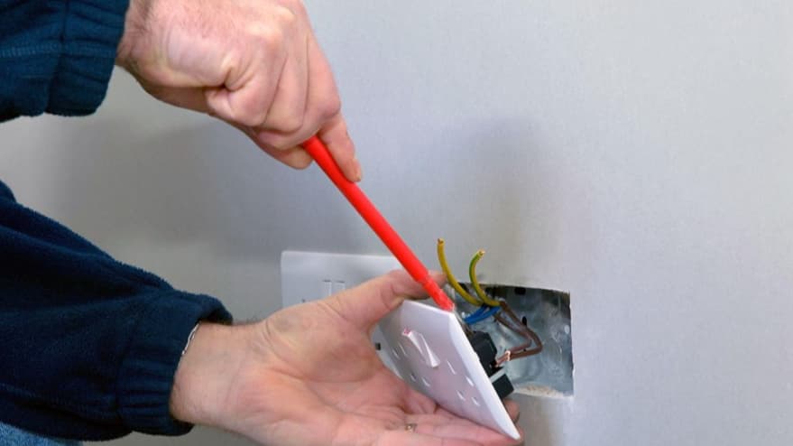 Life as a Self-Employed Electrician: Freedom, Flexibility, and Finding Work with Helpi content image 1