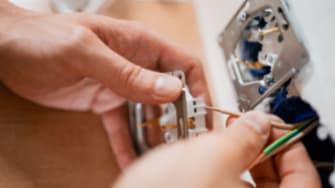 Helpi Team vs MyBuilder/Rated People/Checkatrade for Electricians content image 1